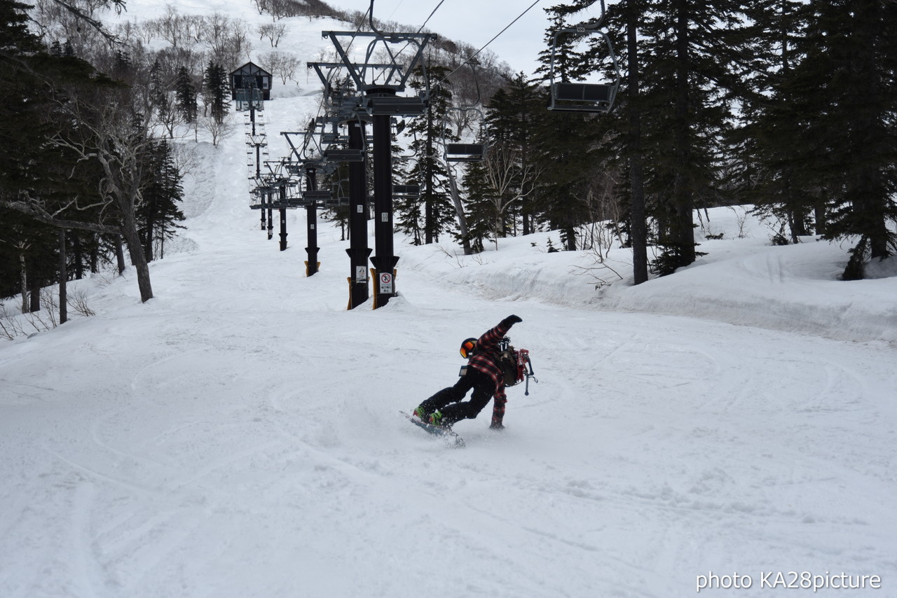 大雪山層雲峡黒岳ロープウェイスキー場　積雪 380cm！標高1,984ｍの黒岳山頂から大斜面にシュプールを描く(*^^)v 